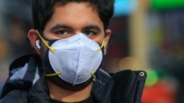 Recomiendan el uso de dos barbijos.