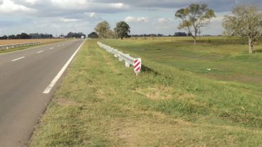 Paró en la banquina y le robaron.