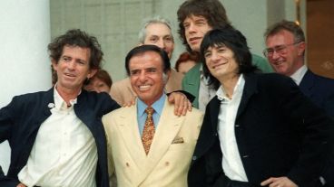 "Ustedes cantan muy bien, pero yo no sé ni cantar debajo de la lluvia", dijo Carlos Menem a Los Rolling Stones, según las crónicas.