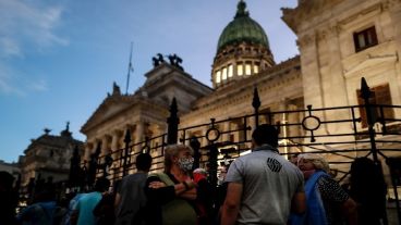 Simpatizantes de Menem se acercaron al Congreso.