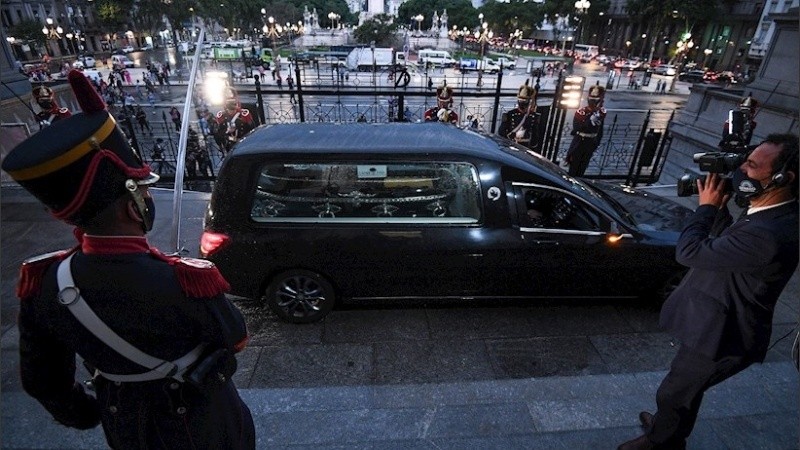 El cortejo fúnebre llegó apenas pasadas las 20.