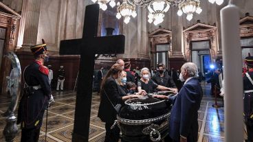 Una ceremonia íntima y sin prensa: sólo imágenes oficiales del Senado.