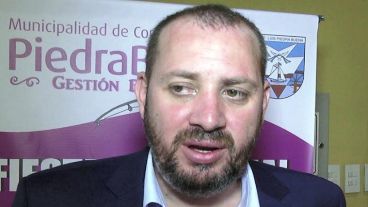 El funcionario del pequeño distrito incumplió con los criterios vigentes del plan de vacunación.