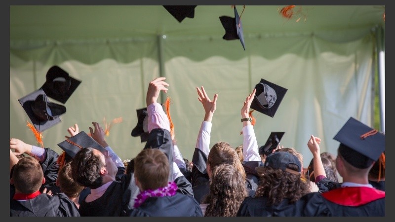 Alumnos y alumnas egresarán presencialmente de los establecimientos escolares