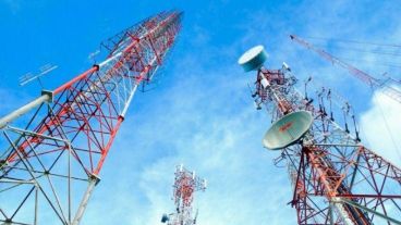 Según el especialista, al aumentar la cantidad de antenas, "cada una va a trabajar con menor nivel de potencia".