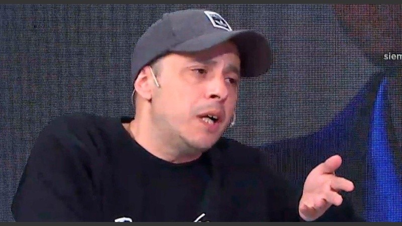 Ahora, el cantante está usando una cuenta de respaldo.