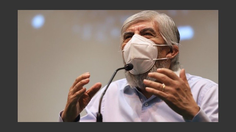 Hugo Moyano se excusó y dijo que no pertenece a la lista de vacunados Vip.