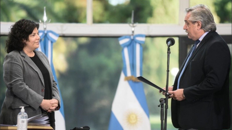 Es oficial: sale Ginés en medio del escándalo, entra Vizzotti. 