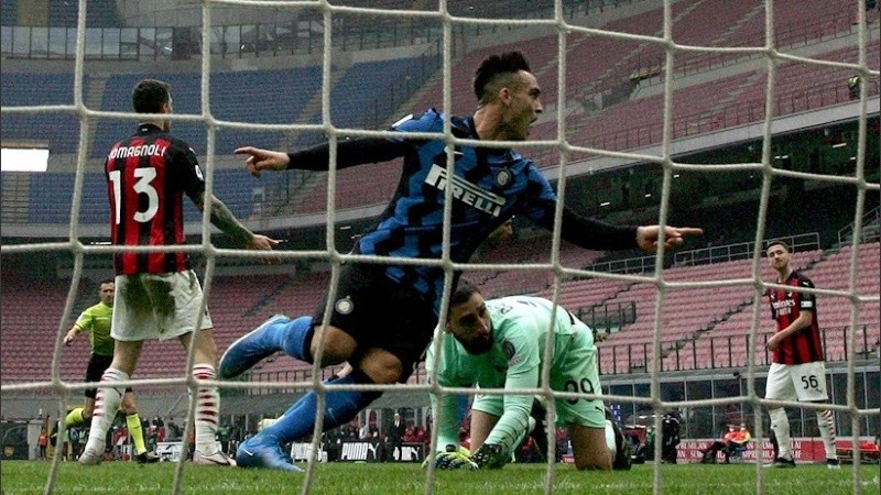 El Toro anotó un gol en cada tiempo en el Giuseppe Meazza.