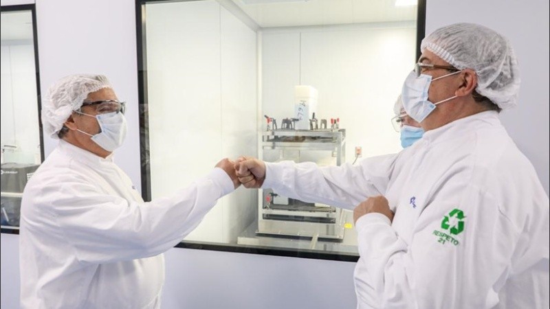 El presidente en las instalaciones de laboratorios Liomont.