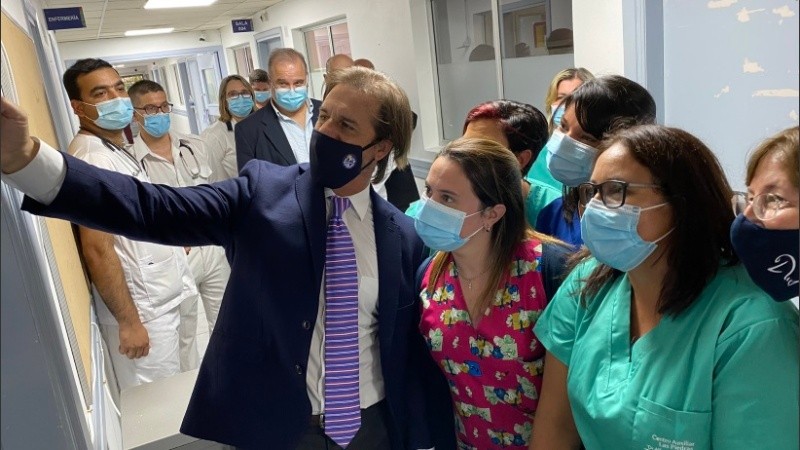 Uruguay sigue con su campaña de vacunación abrirá fronteras en marzo. 