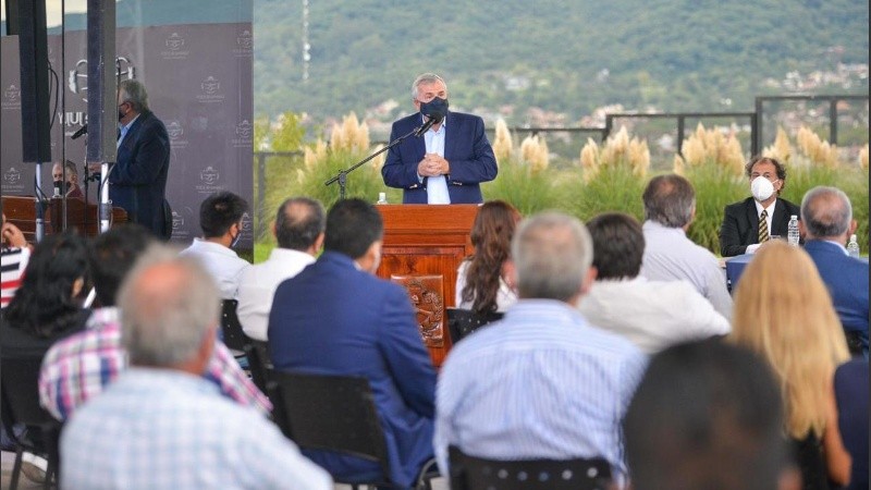 El decreto también dispone multas de hasta 1 millón de pesos.