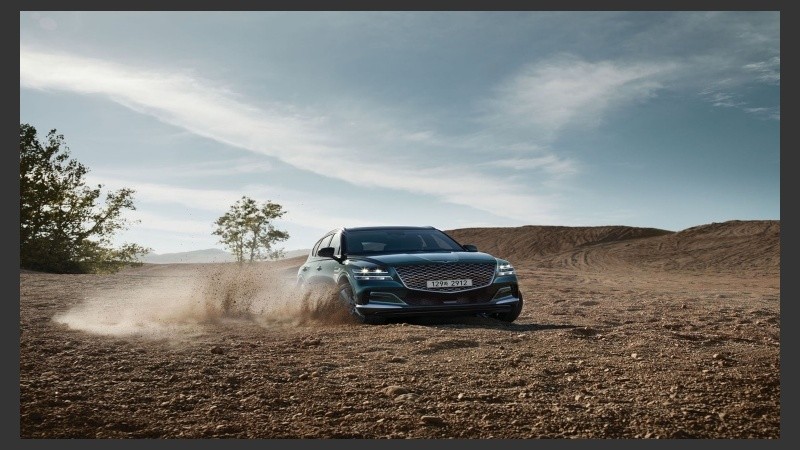 El vehículo cuenta con 10 airbags en total