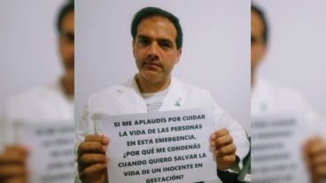 El médico ginecólogo Leandro Rodríguez Lastra se lamentó de que "no haya ninguna explicación satisfactoria del porqué de esta suspensión"