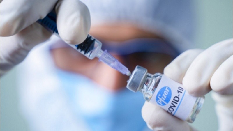 El gobierno de Estados Unidos sorprendió al mundo en la víspera al anunciar que apoyaría el levantamiento de las patentes de las vacunas anticovid,