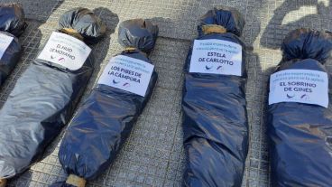 "No callemos ante semejante acto de barbarie", sostuvo Fernández.