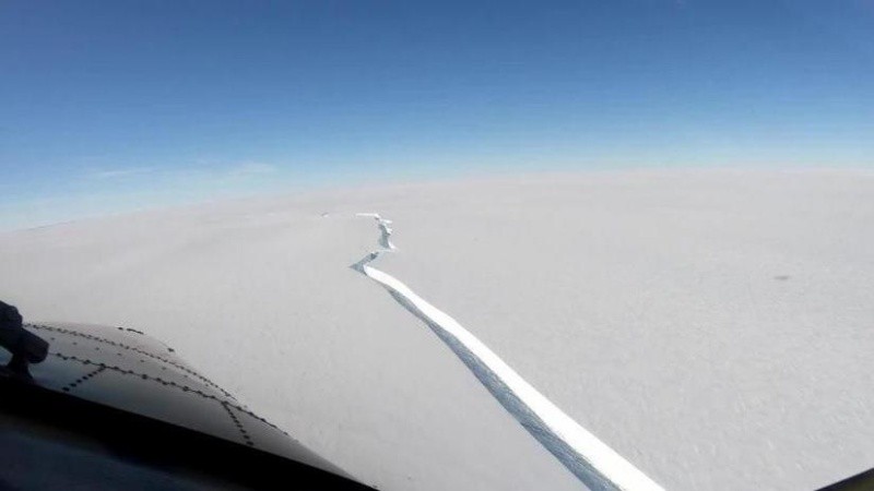 Los investigadores esperaban que se partiera desde noviembre del 2020, cuando los primeros indicios de grietas fueron descubiertos. 