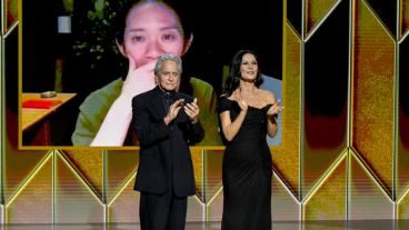 Su directora Chloé Zhao se consagró como la mejor en su rubro, en la 78º entrega de los Globos de Oro.