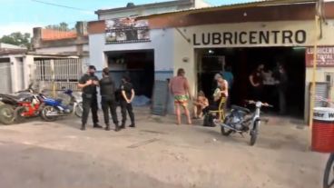 Había un fuerte despliegue policial en la cuadra.