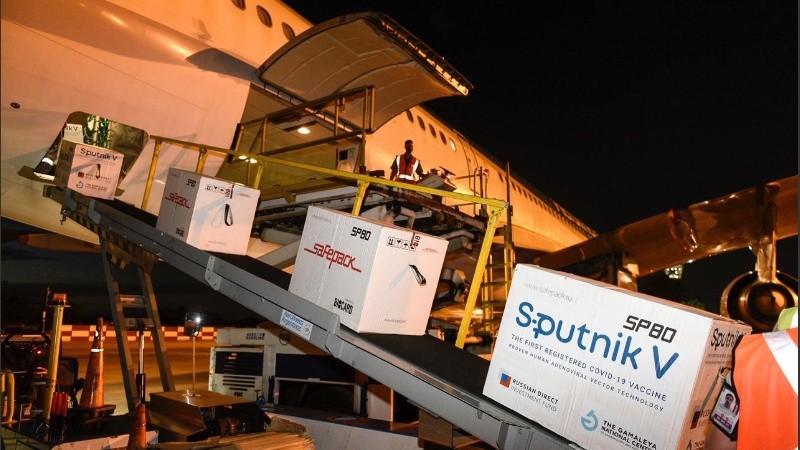 Con las últimas dosis que llegaron, se completará la vacunación del personal de salud y también de los mayores de 70..