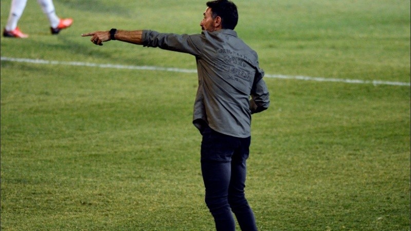 Kily González da una indicación. Hasta ahora, Central sumó 4 unidades.