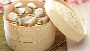 La vaporera de bambú permite cocer varios tipos de alimentos sin que los jugos y sabores se mezclen entre sí