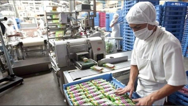 Buscan establecer acuerdos estratégicos entre alimenticias e hipermercados.