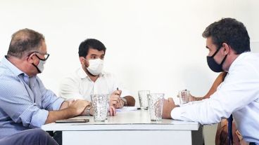 El intendente de Venado Tuerto reunido con la seguridad de la ciudad.