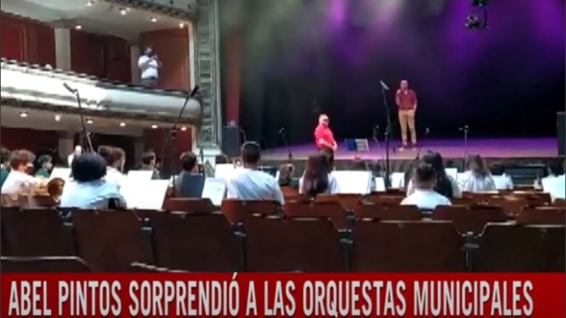 Abel Pintos en el escenario de La Comedia.