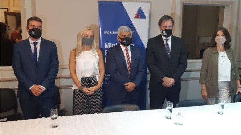 Baclini acompañado de los jefes de todas las regionales, incluida Iribarren, de Rosario. 