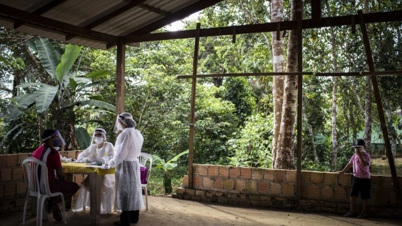 Personal de salud en la zona rural de Manaos, Amazonas de Brasil. 