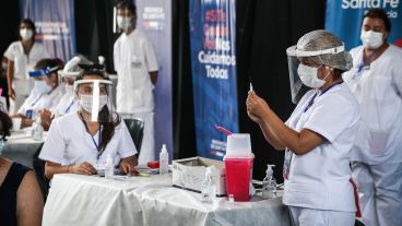 En el Galpón 13 funcionarán 6 puestos de vacunación en simultáneo.