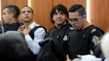 "El Viejo" Cantero (centro) fue condenado a 6 años de prisión por asociación ilícita en el juicio a Los Monos.