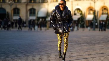 Distintos estilos, predominantemente de los 80, se conjugan para traer nuevamente esta emblemática pieza