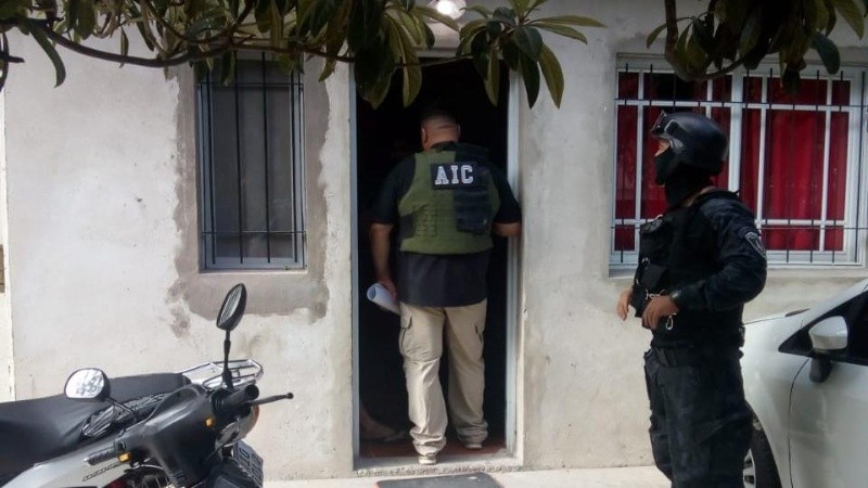 En los operativos también secuestraron herramientas que se habrían utilizado en el robo millonario a la empresa Brink's.