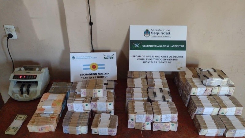 En total, secuestraron 7 millones de pesos y 10 mil dólares.