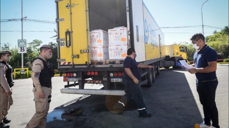 A Santa Fe llegan 31.500 vacunas chinas y 30.600 rusas.