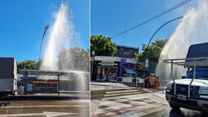 El caño roto y el potente chorro de agua sobre avenida Alberdi.