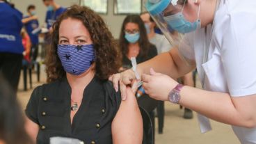 Habrá nuevas localidades a las que llegarán dosis para que los docentes puedan iniciar las clases de modo seguro.