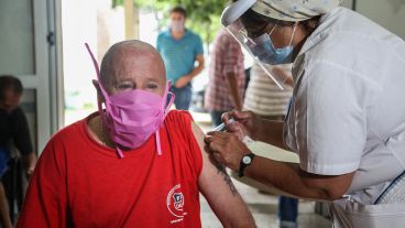 La vacunación en el refugio municipal de calle Grandoli este martes por la mañana.