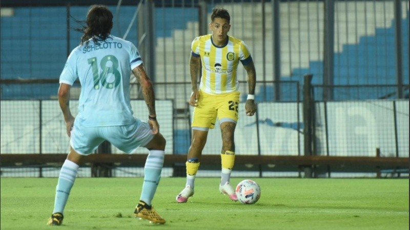 El defensor cayó mal tras disputar una pelota y tuvo que irse reemplazado en el segundo tiempo.