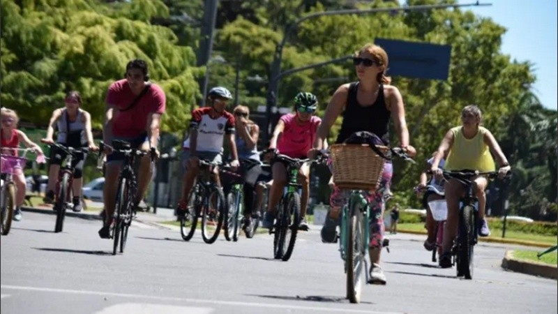 La iniciativa apunta a que Rosario sume una nueva franja horaria a la modalidad de calles libres de circulación vehicular.