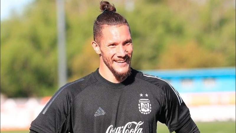 El ex arquero canalla será compañero de otros dos ex leprosos: Lisandro Martínez y Ezequiel Ponce.