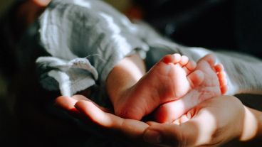 La madre del menor sigue internada en observación al igual que su hijo.