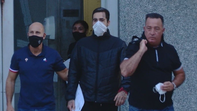 Zaramay junto con sus abogados tras el acuerdo con la Justicia.