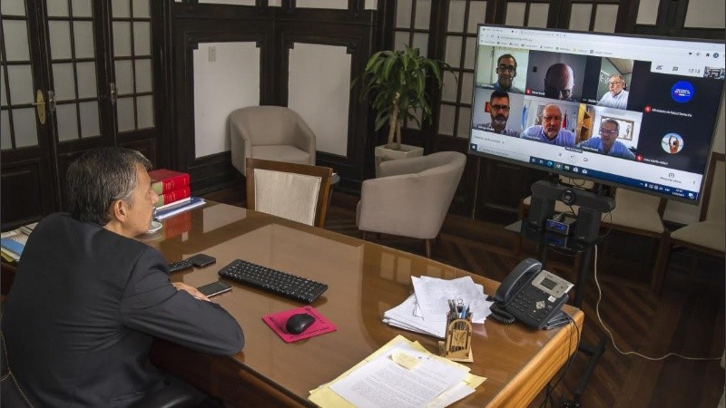 El acuerdo fue firmado por los Ministerios de Trabajo y Salud junto con representantes de todas las universidades.