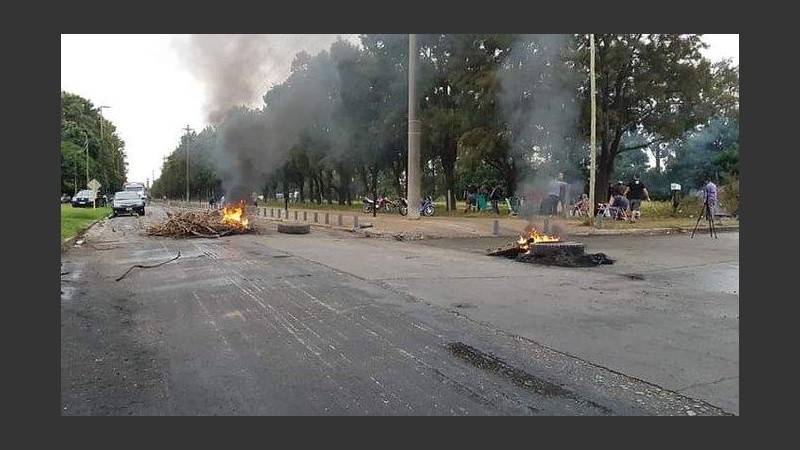 Siguen los piquetes en el frente de la planta de Buyatti (Fuente: el Pregón)