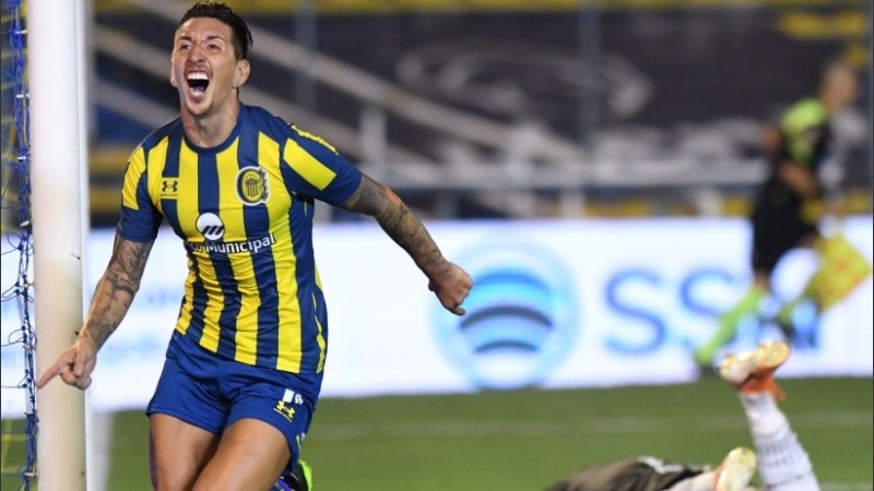 Martínez celebra su tanto sobre el final del primer tiempo.