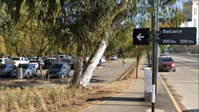 El estacionamiento en el que el cuidacoches dañó el auto de un hombre. 