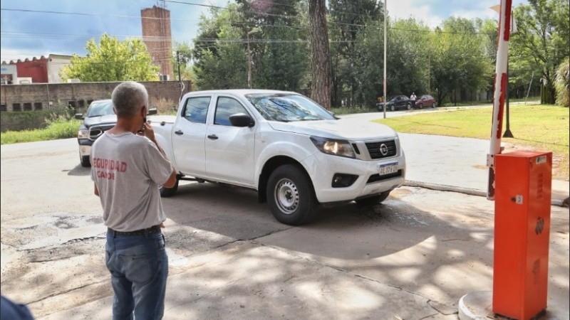 El nuevo entrenador rojinegro llegó al predio Jorge Griffa pasadas las 16.
